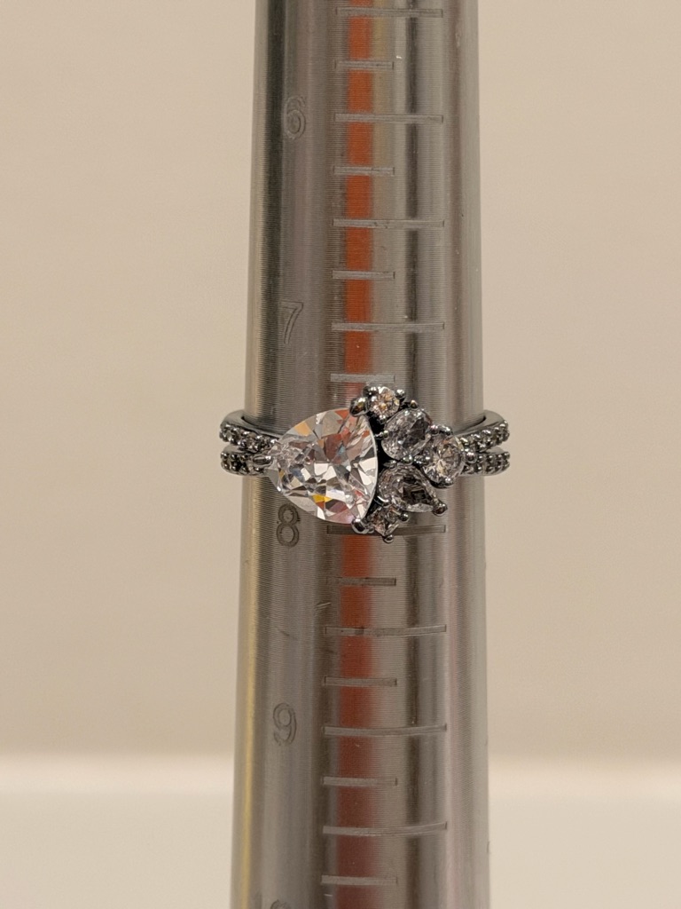 Bomb Party Nwot! Clear Crystal Teardrop Floral Cluster Ring In Silver Tone